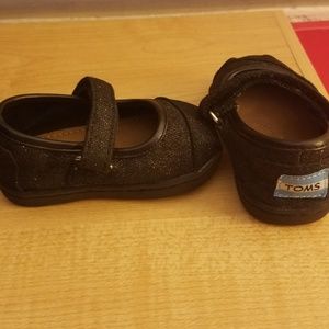 Toms baby shoes